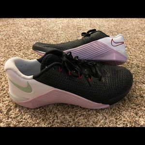 Nike Metcon. Women 9.5. Worn a few times.
